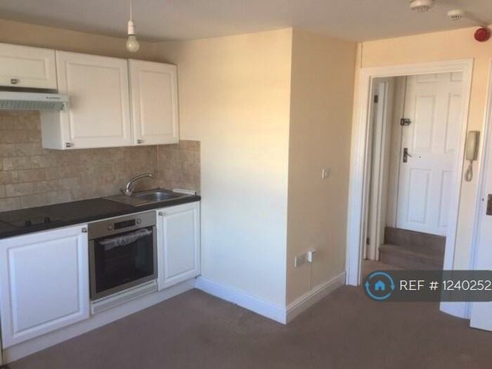 Studio To Rent In St Georges Road, Cheltenham, GL50