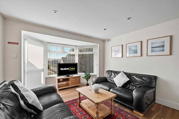 5 Bedroom Maisonette To Rent In Beaumont Road, Plymouth, PL4