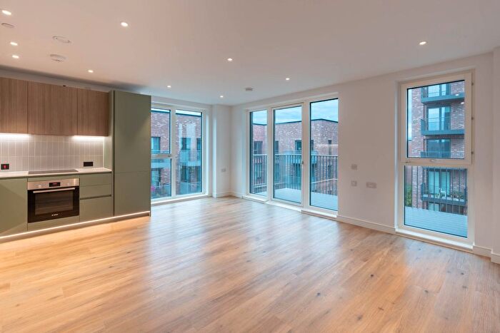 2 Bedroom Flat To Rent In Greenleaf Walk, Southall, UB1