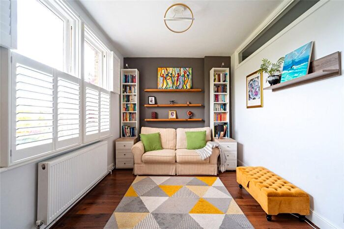 1 Bedroom Flat To Rent In Palace Road, London, SW2