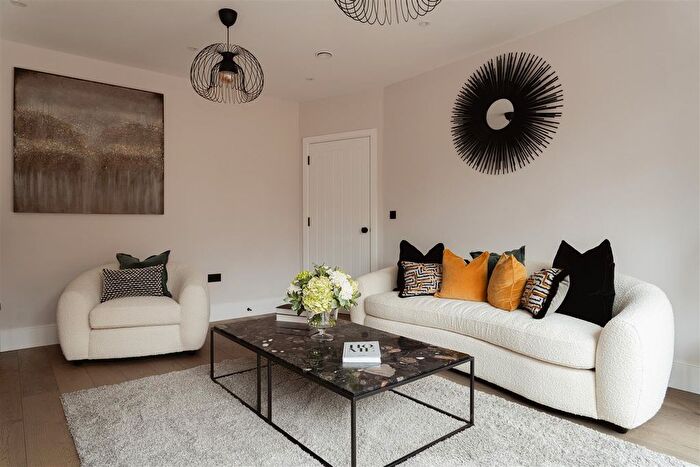 2 Bedroom Detached House For Sale In Fairlawn Road, Banstead, SM7