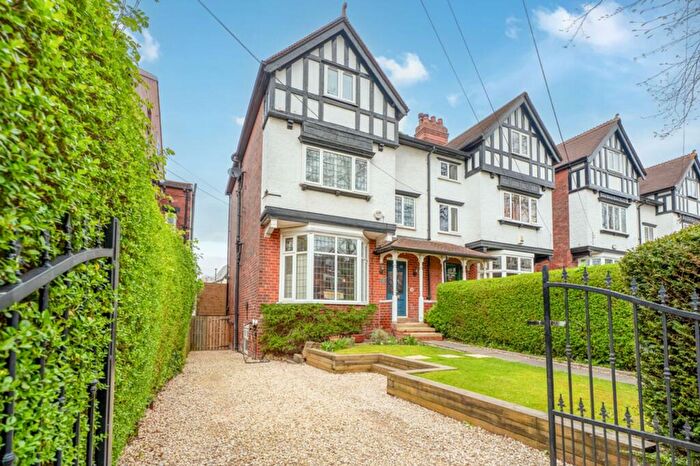 5 Bedroom Semi-Detached House For Sale In Shaftesbury Avenue, Leeds, LS8