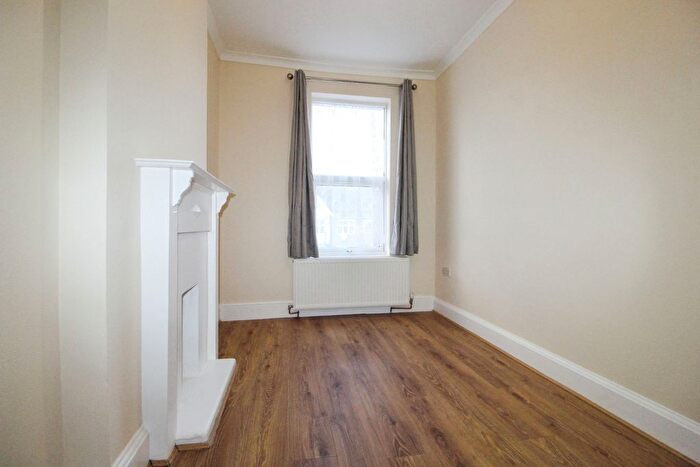 2 Bedroom Flat To Rent In Drayton Waye, Kenton, Harrow, HA3