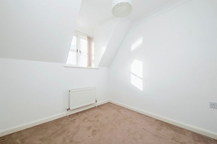 2 Bedroom Flat For Sale In Magdalen Street, Colchester, CO1