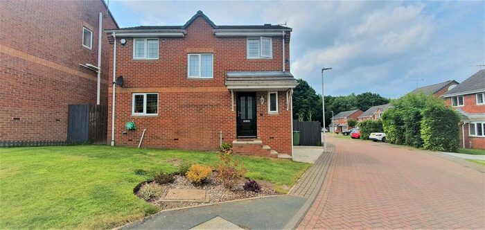 3 Bedroom Detached House To Rent In St. Benedicts Drive, Leeds, LS13