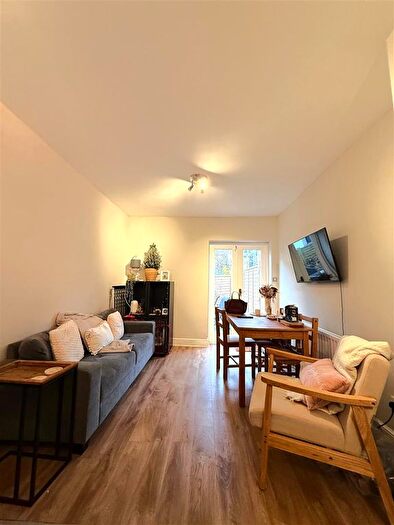 2 Bedroom Flat To Rent In Petley Road, Hammersmith, W6