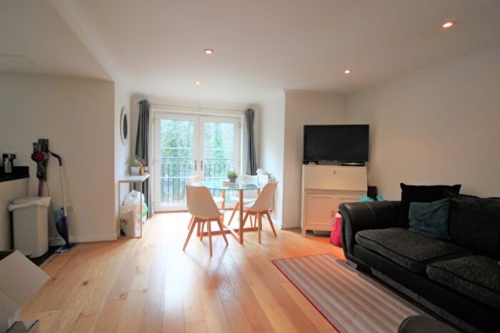 2 Bedroom Flat To Rent In Wharf Way, Hunton Bridge, WD4