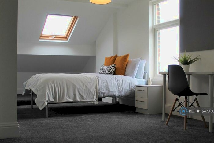 11 Bedroom End Of Terrace House To Rent In Parkfield Street, Manchester, M14