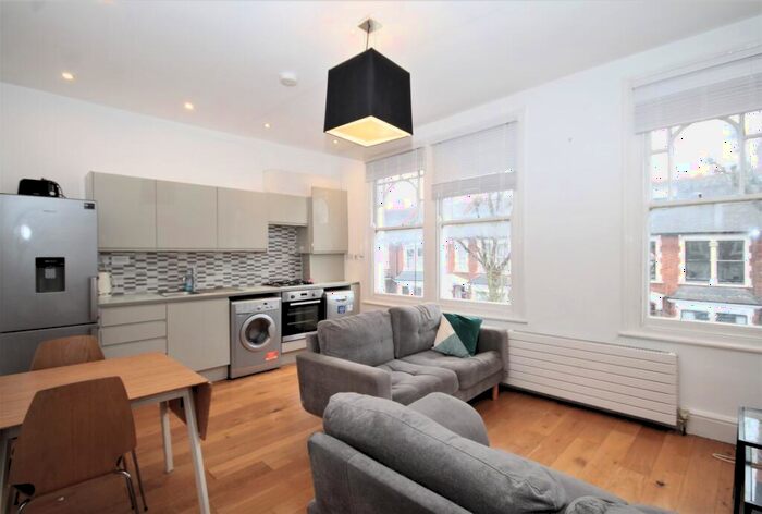 4 Bedroom Flat To Rent In Harberton Road, Archway, N19