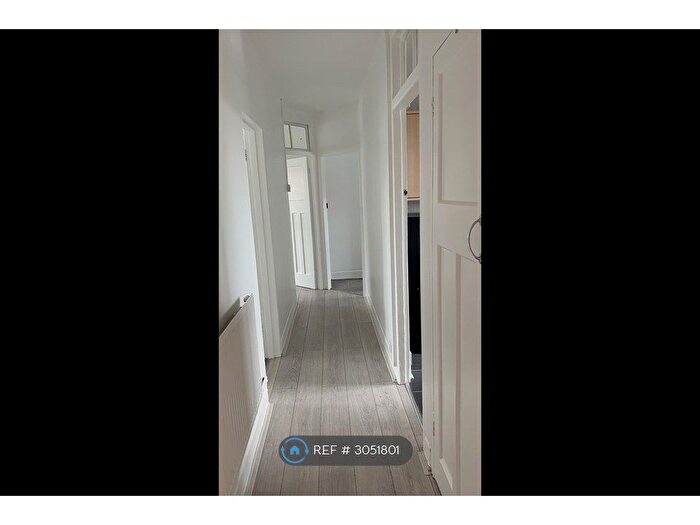 3 Bedroom Flat To Rent In Robertson House, London, SW17