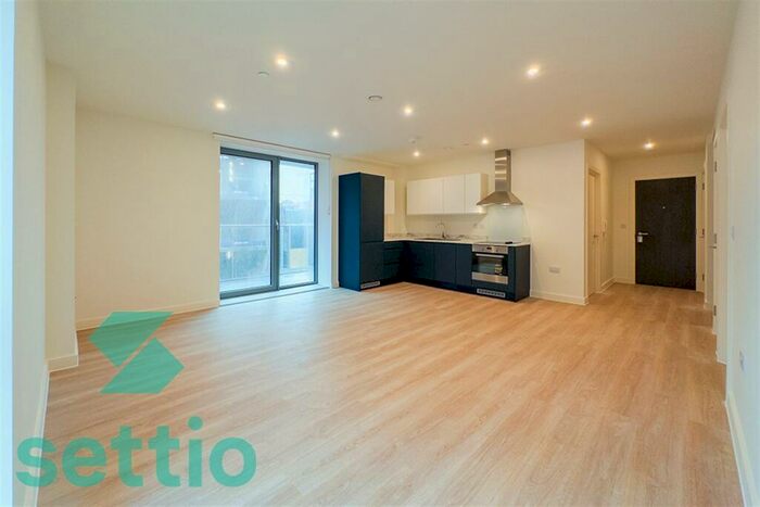 2 Bedroom Apartment To Rent In Exchange Point, M3