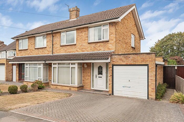 3 Bedroom Semi-Detached House For Sale In Green Road, Kidlington, OX5