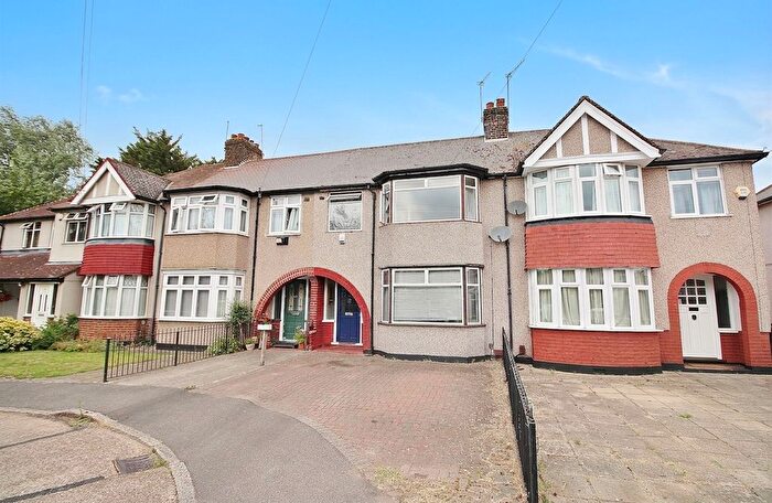 3 Bedroom Terraced House For Sale In Alton Close, Isleworth, TW7