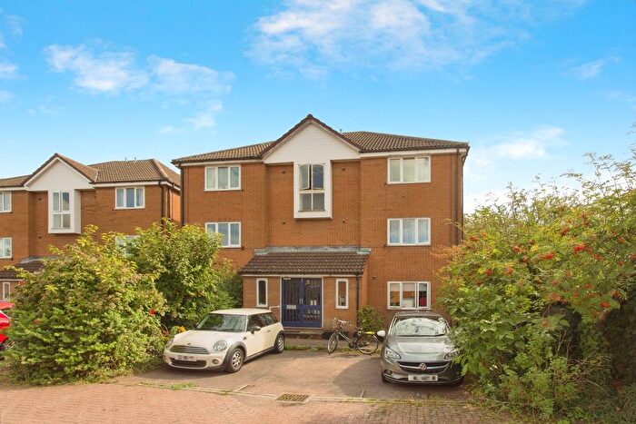 2 Bedroom Flat For Sale In Corrie Road, Cambridge, Cambridgeshire, CB1