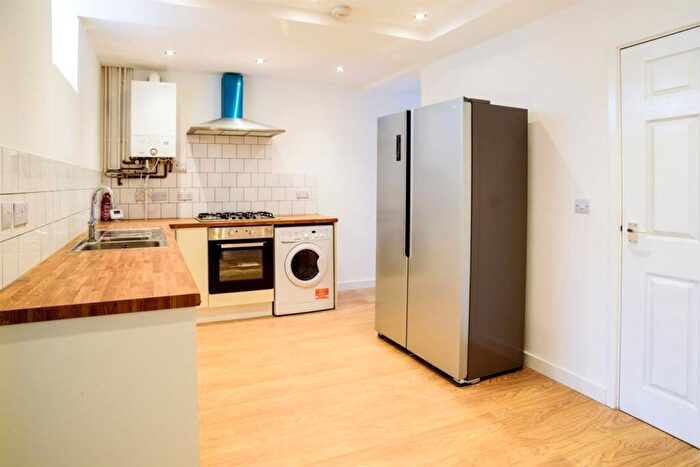 8 Bedroom House To Rent In Queens Road, Beeston, East Midlands, NG9