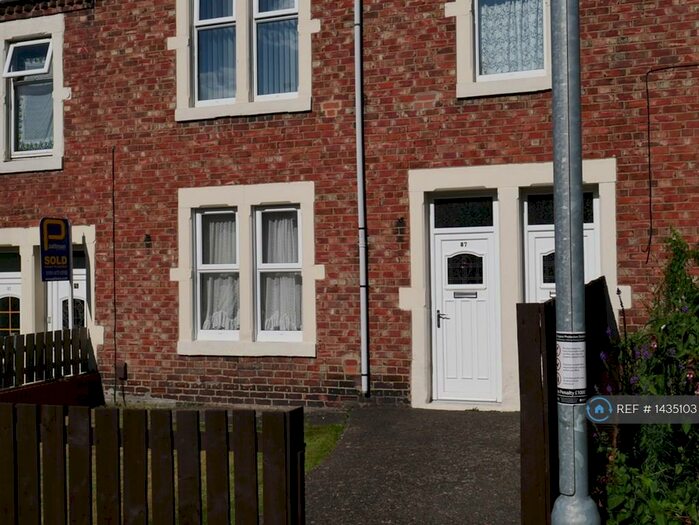 3 Bedroom Flat To Rent In Axwell Terrace, Swalwell, NE16