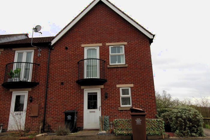 1 Bedroom End Of Terrace House To Rent In Solent Road, Church Gresley, DE11