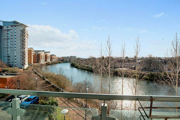 2 Bedroom Apartment To Rent In Overstone Court, CF10