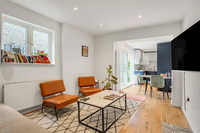 2 Bedroom Flat To Rent In Edgeley Road, London, SW4