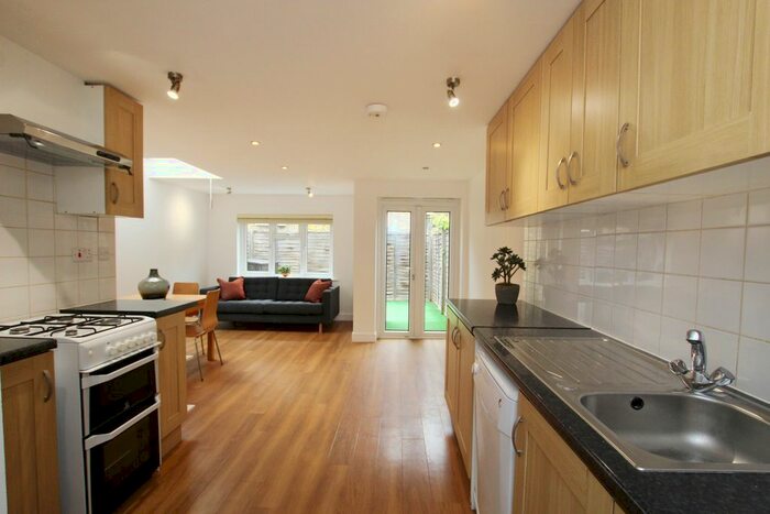 2 Bedroom Flat To Rent In Margate Road, London, SW2