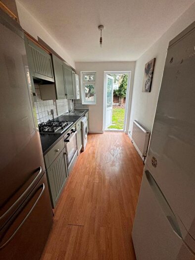 2 Bedroom Flat For Sale In Valentines Road, Ilford, Essex, IG1