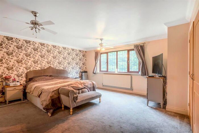 5 Bedroom Detached House For Sale In Brenchley Close, Chislehurst, BR7