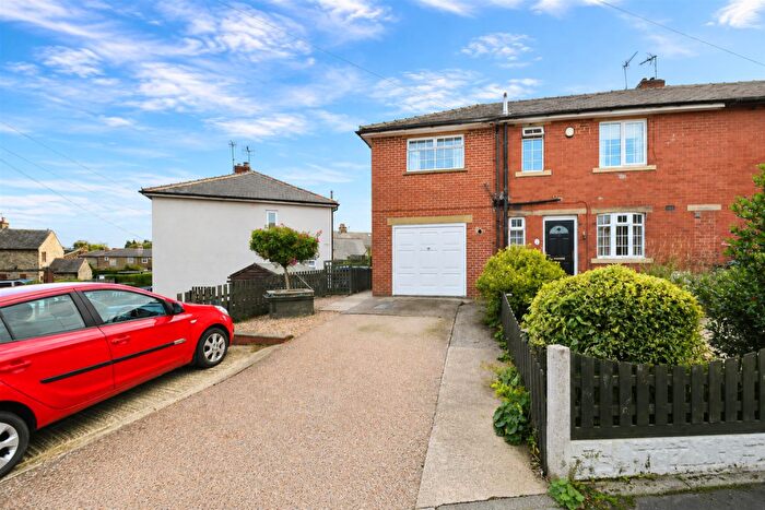 4 Bedroom Town House For Sale In Delph Crescent, Clayton, Bradford, BD14