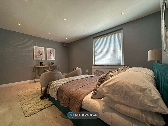3 Bedroom Flat To Rent In St. Stephens Grove, London, SE13