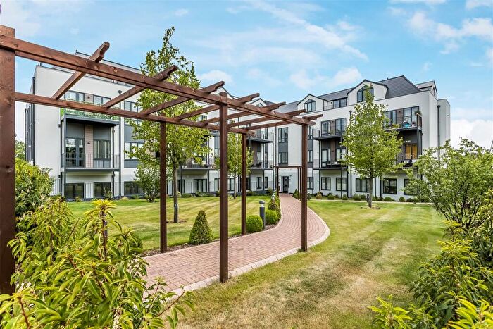 2 Bedroom Apartment To Rent In Bay Tree Avenue, Leatherhead, KT22