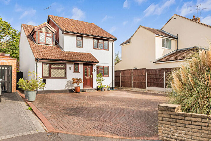 4 Bedroom Detached House For Sale In Ewins Close, Ash, Surrey, GU12