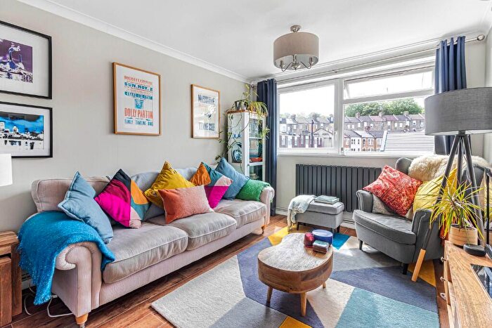 1 Bedroom Flat For Sale In Jago Close, London, SE18