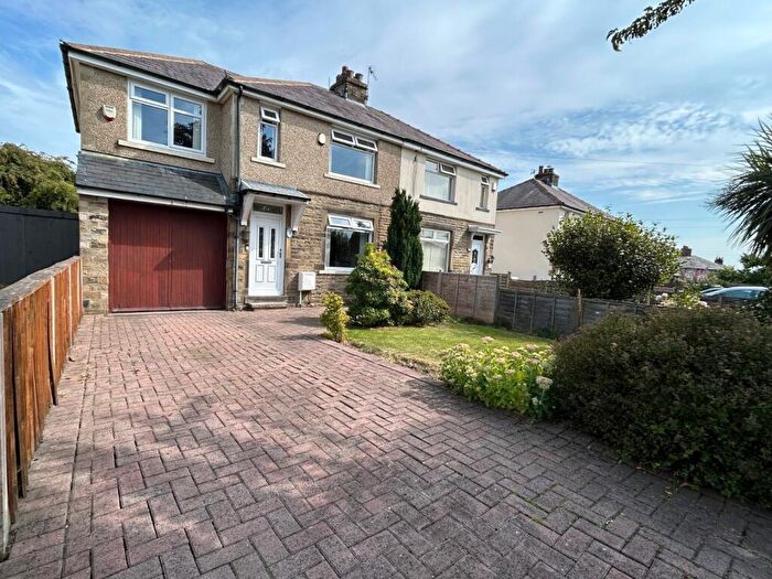 3 Bedroom Semi-Detached House For Sale In Mandale Road, Bradford, BD6