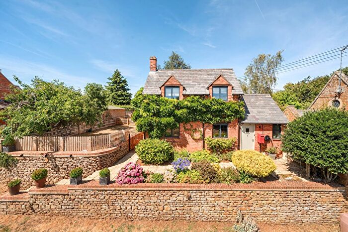 3 Bedroom Cottage For Sale In Shutford Road, Balscote, OX15