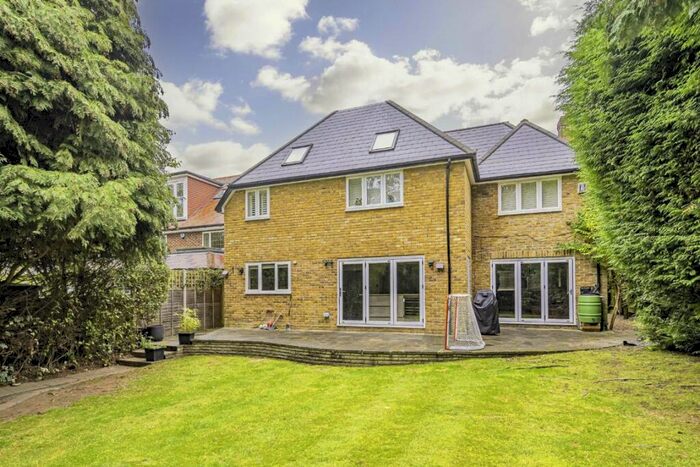 4 Bedroom Detached House To Rent In Stevens Lane, Claygate, KT10