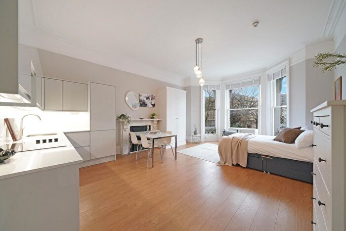 Studio To Rent In Pembridge Square, Notting Hill, London, W2