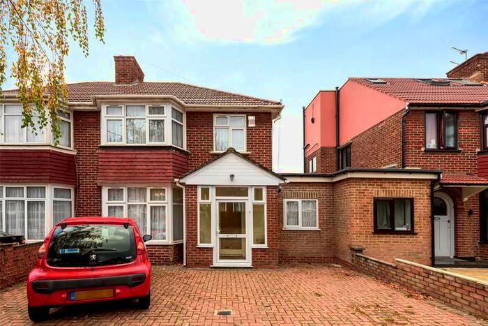 4 Bedroom House To Rent In Whitby Gardens, Kingsbury, Middlesex, NW9