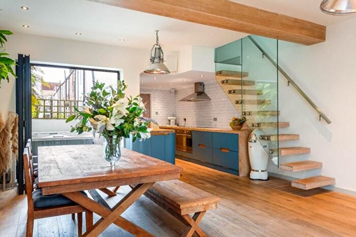 3 Bedroom Terraced House For Sale In Gloucester Road, Brighton, BN1