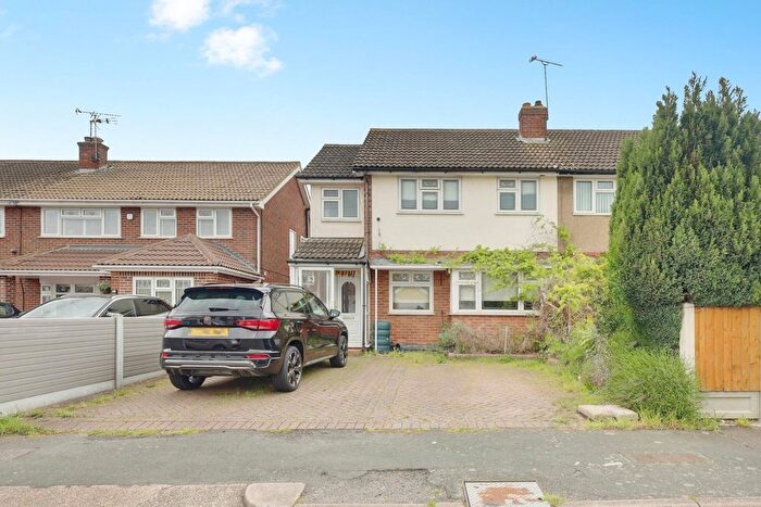 3 Bedroom Semi-Detached House For Sale In New Century Road, Basildon, SS15