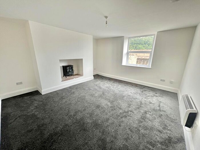 1 Bedroom Apartment To Rent In School Street, Halifax, HX1