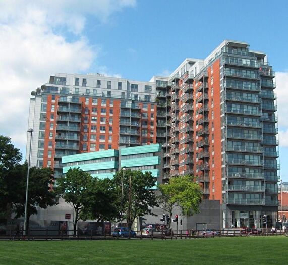 2 Bedroom Flat To Rent In West Point Wellington Street, Leeds, LS1