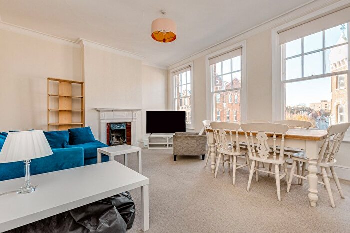 3 Bedroom Flat To Rent In St. John's Road, Clapham Junction, SW11