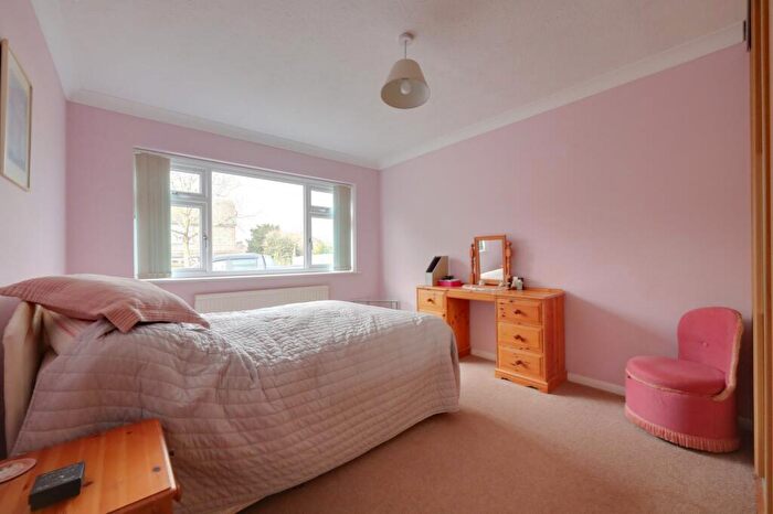 3 Bedroom Chalet For Sale In Junction Road, Burgess Hill, RH15