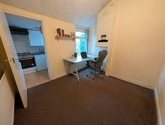 1 Bedroom Flat To Rent In Bed – Blair Road, Whalley Range, M16