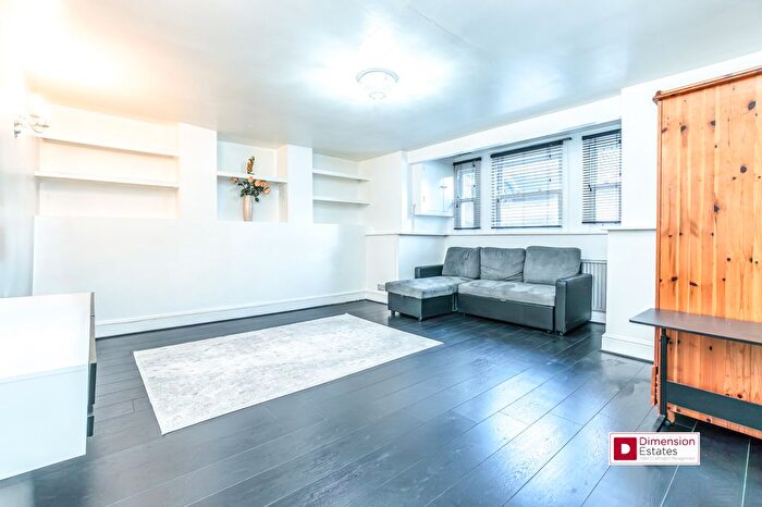 2 Bedroom Flat To Rent In Basement Flat, Dunsmure Road, Stoke Newington, London, N16