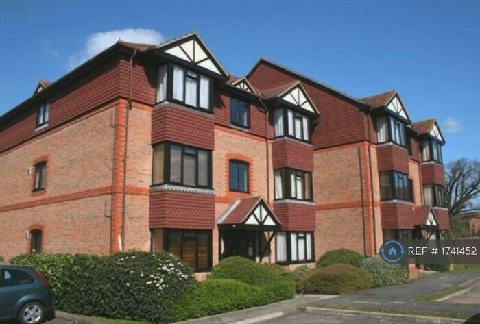 1 Bedroom Flat To Rent In Chestnut Close, Fleet, GU51