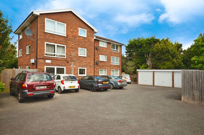 2 Bedroom Flat For Sale In Victoria Drive, Bognor Regis, PO21