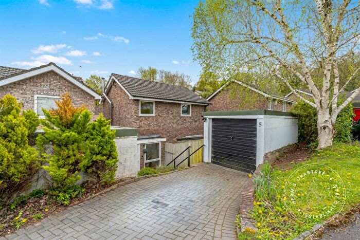 3 Bedroom Detached House For Sale In Hawfinch Close, Cardiff, CF23