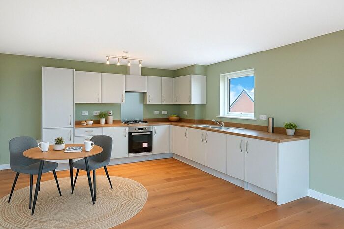 2 Bedroom Flat For Sale In Alphington, Exeter, Devon, EX2