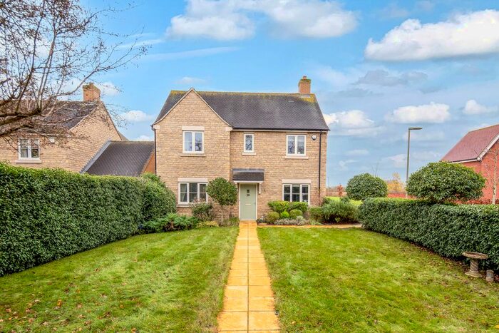 4 Bedroom Detached House For Sale In The Green, Chesterton, Bicester, OX26
