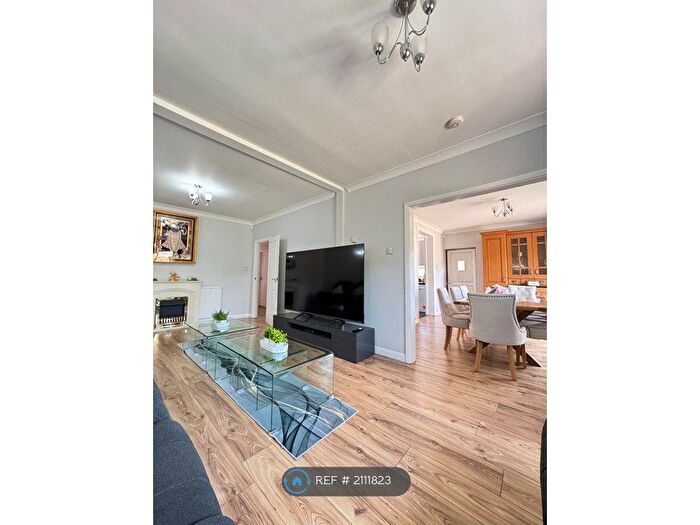 3 Bedroom Detached House To Rent In Townsend Road, Ashford, TW15